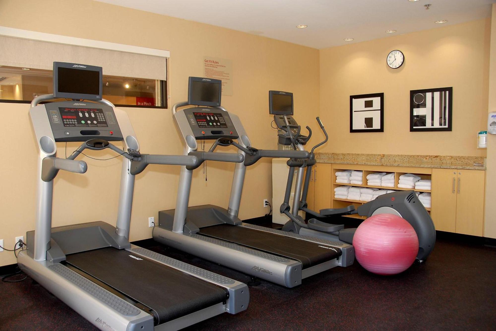 Towneplace Suites By Marriott Bethlehem Easton/Lehigh Valley Hollo Екстериор снимка